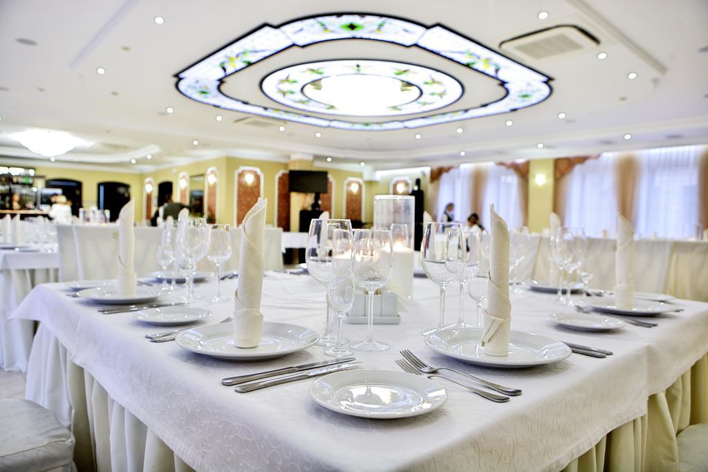 Slava Hotel Zaporizhia ภายนอก รูปภาพ