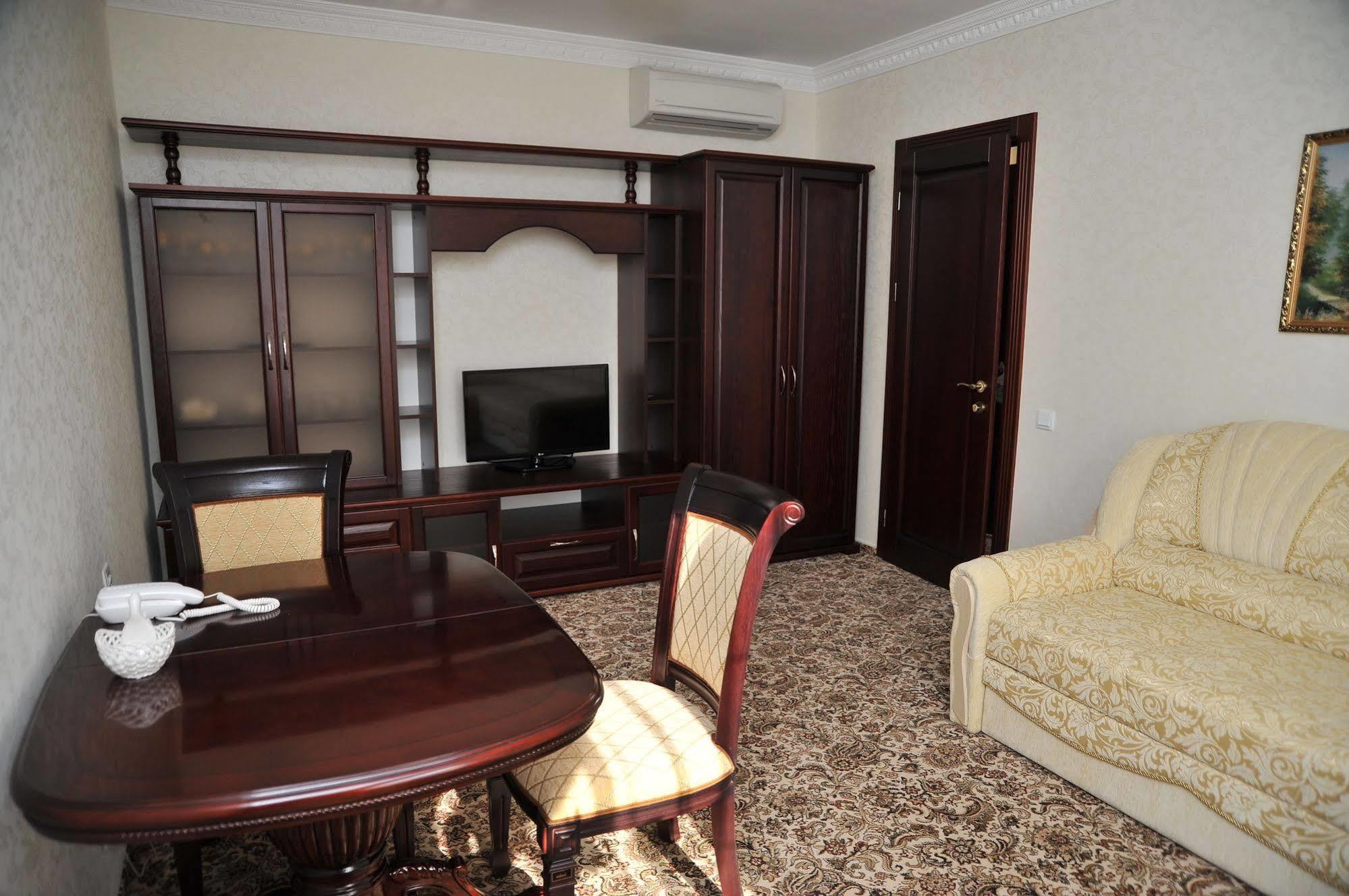 Slava Hotel Zaporizhia ภายนอก รูปภาพ
