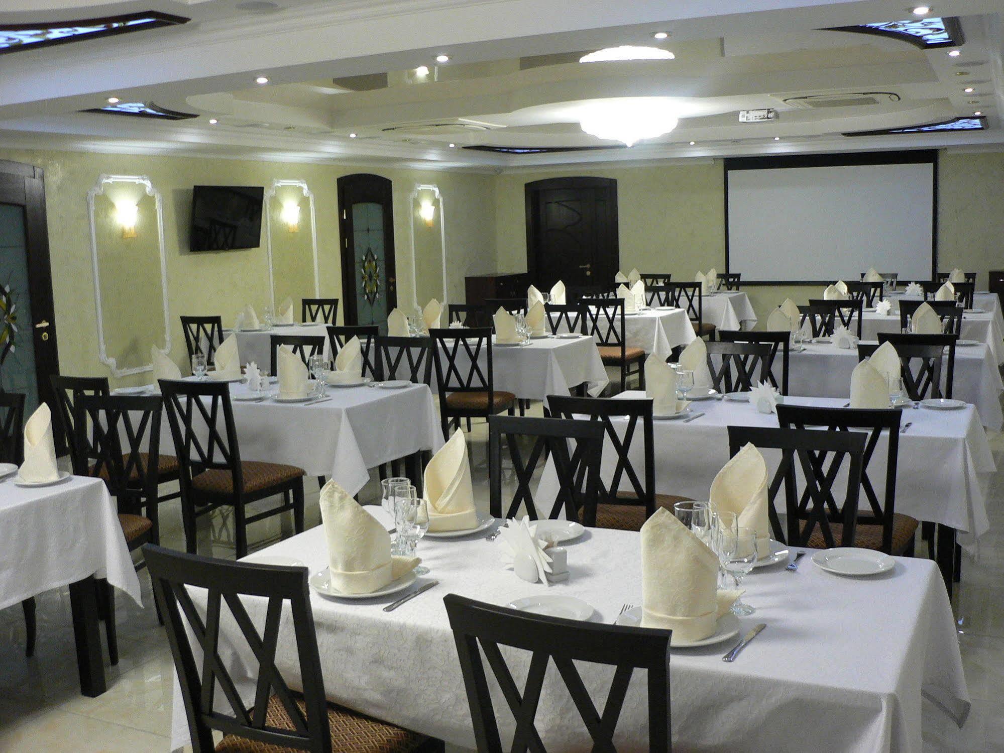Slava Hotel Zaporizhia ภายนอก รูปภาพ